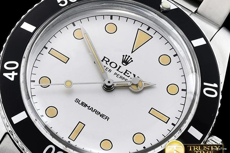 1225 Resilient ROLSUB0186 – Vintage Sub Ref 6205 White A- 1026